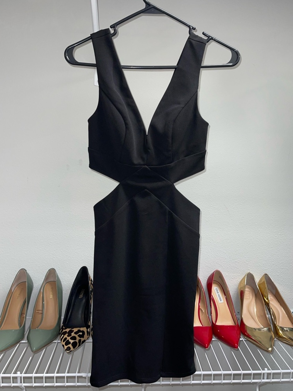 Trixxi Black Backless Cutout V-Neck Bodycon Dress